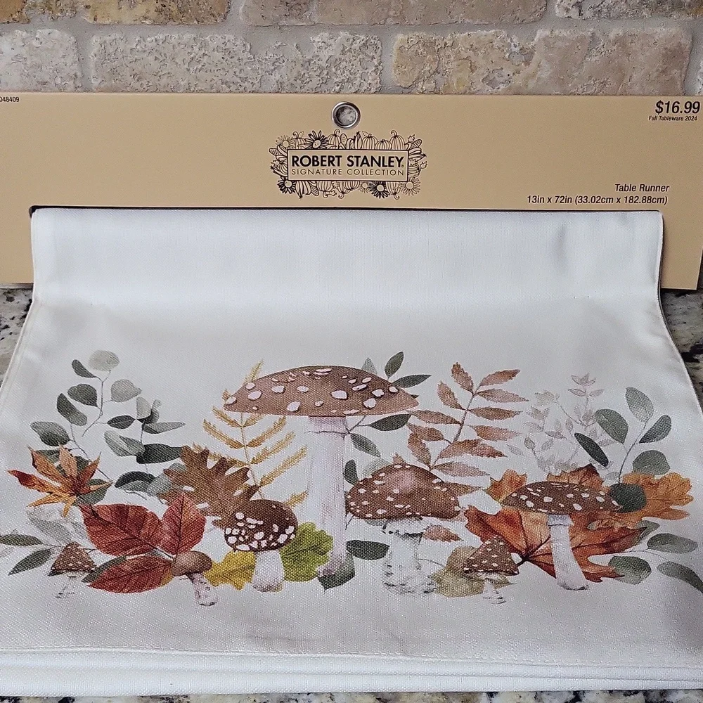 TABLE RUNNER Robert Stanley Botanicals & Mushrooms
